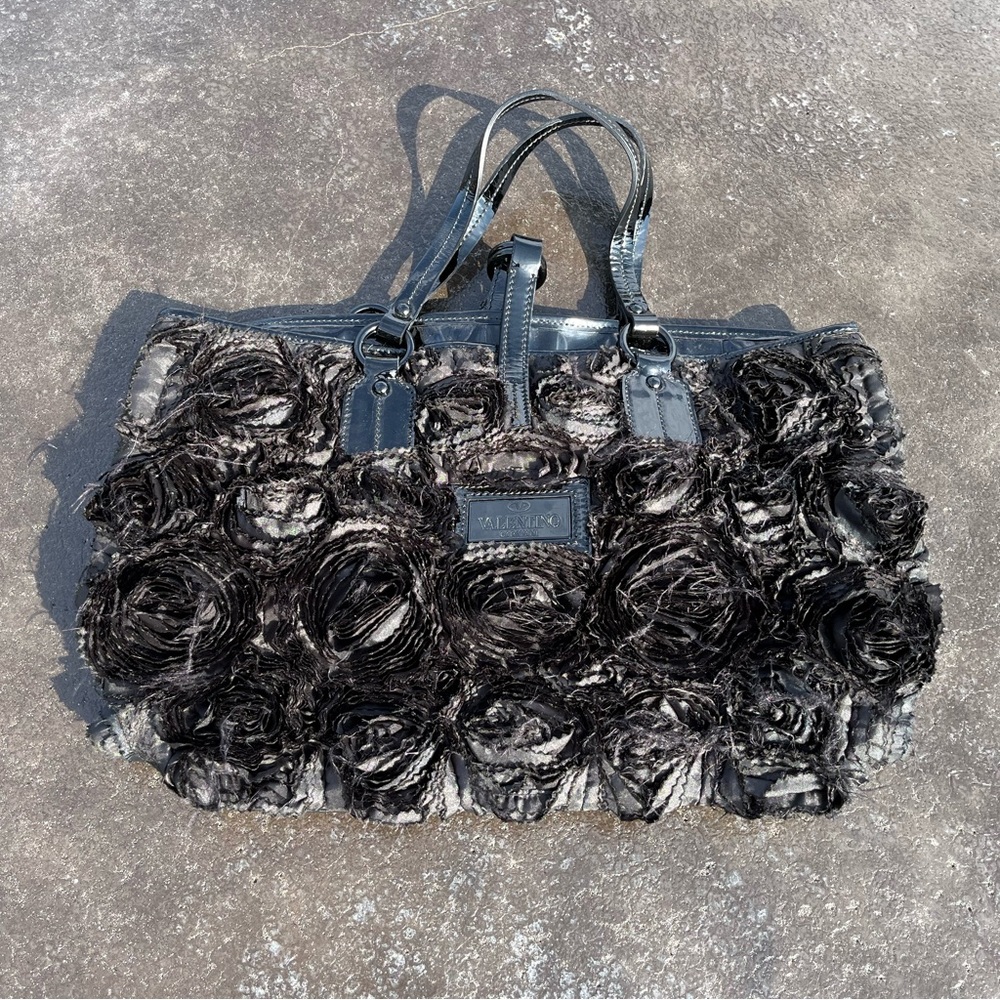 VALENTINO GARAVANI - black silk rose 🌹tote MEDIUM